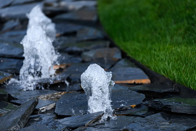 依山拥水觅境共舞金科原乡溪岸涌泉水景叠水