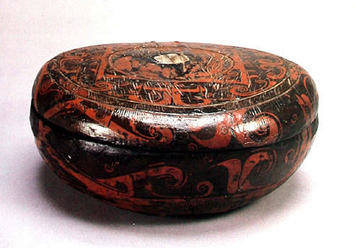 楚秦汉漆器彩绘云纹扁圆盒