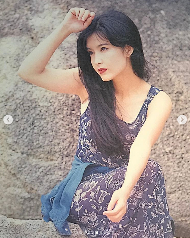 组图周慧敏晒90年代旧照当年她模样清丽被封玉女掌门人3月8日深夜