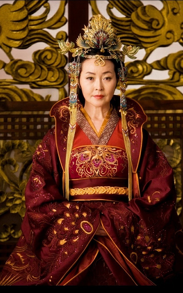 言皇后╟方晓莉古装xitek_~(╮▽╭)/~该采集也在以下画板加载更多