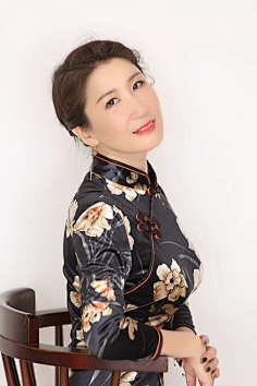 徐娘半老风韵犹存