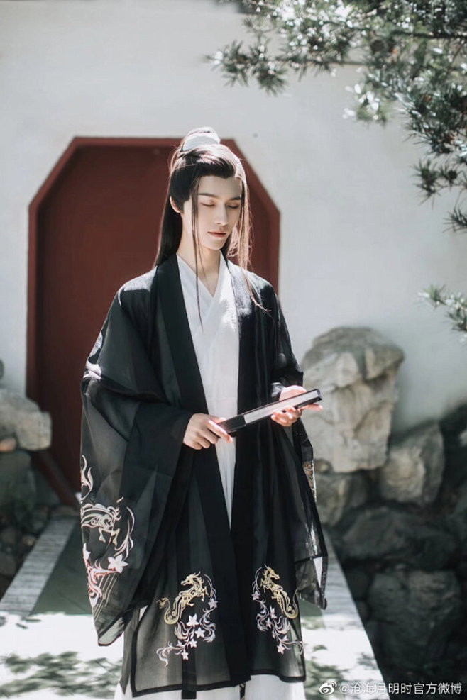 从雨探花转采于2020-09-03 10:45:27白衣少年摄影(古风真人参考)且等