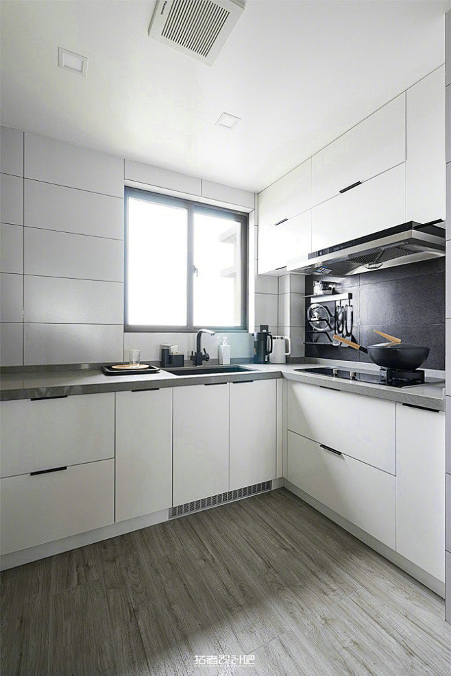 套内面积约138㎡业主为90后游戏美工设计师陈丰丰与业主达成共同的