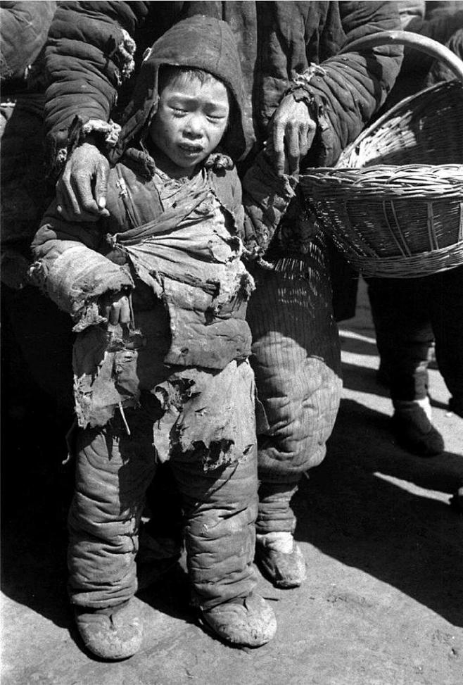 老照片1942河南大饥荒伦敦泰晤士报记者哈里森福尔曼拍摄于19421943年