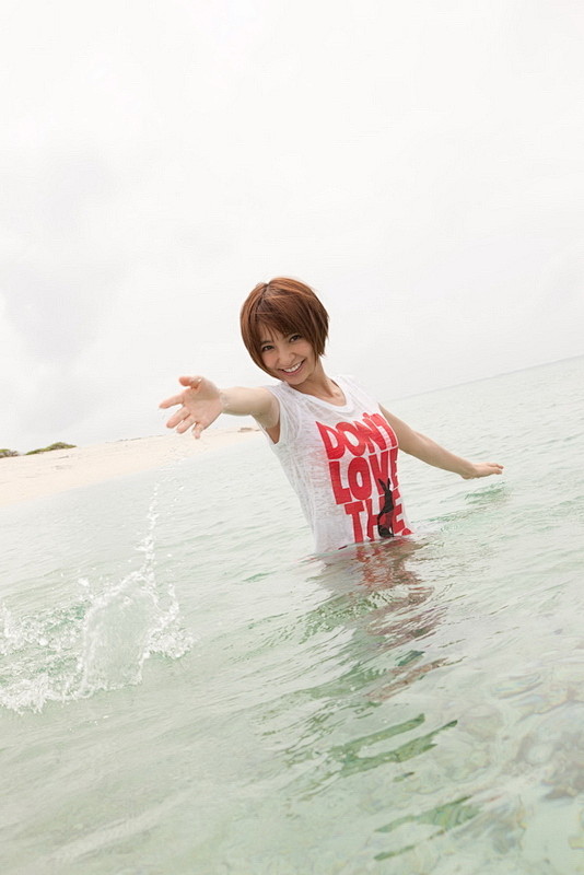 篠田麻里子比基尼写真演绎完美小清新42