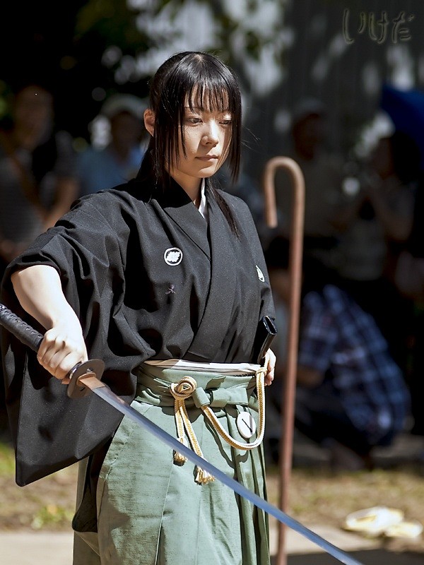 日本刀と美女