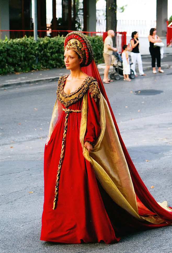 15世纪意大利风格的中世纪礼服
