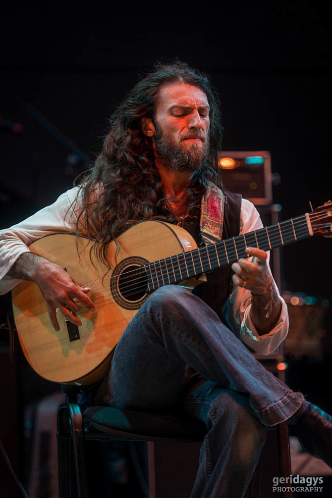 于2017-04-21 11:17:13gustar festival吉它密湿特王同采自estastonne