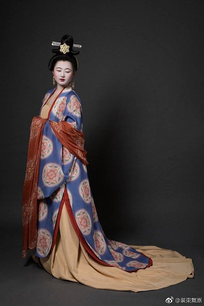 代—宋初女性造型中国古代服装taohuoxian该采集也在以下画板加载更多