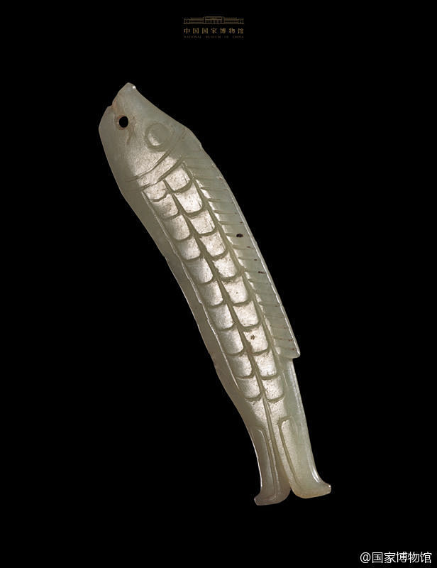 在中国古代神话里有鱼化龙龙化鱼等鱼龙互变的传说鱼形饰在商周时期