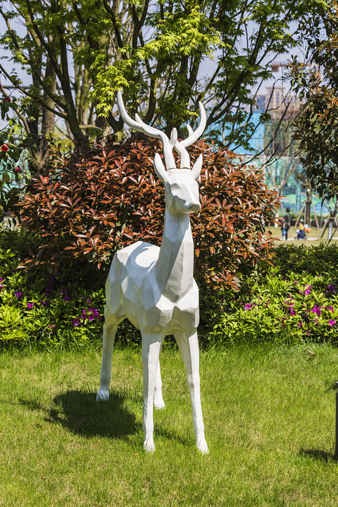 雕塑住宅小区空间雕塑住宅雕像地产情景小雕塑园区雕塑摆放图片产业园