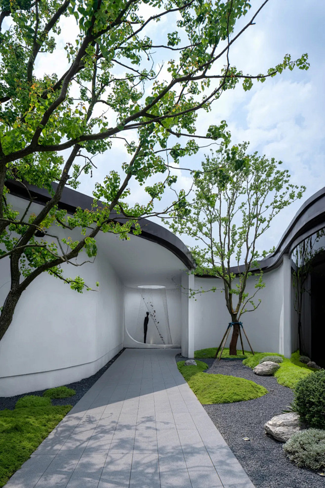 相遇青山云影徘徊正荣悦珑府一年四季的现象以缩小的规模每天都发生在