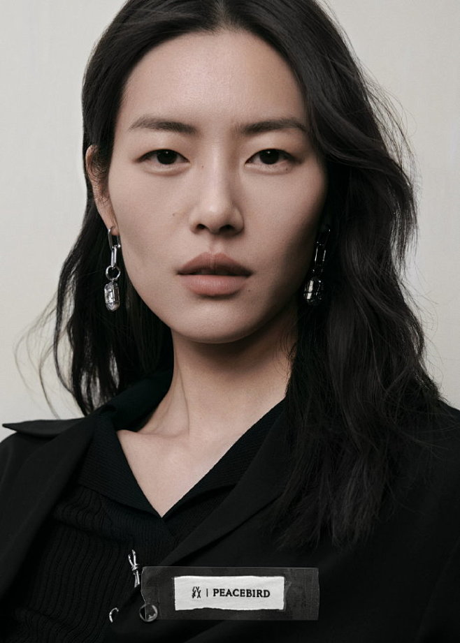 轻扇扑流萤从34we32q24转采于2021-04-23 15:50:34刘雯服饰摆拍轻扇扑