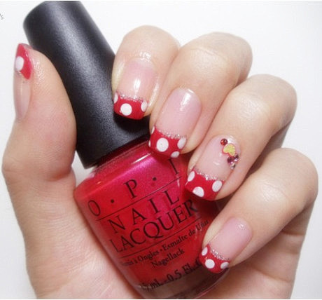 波点法式美甲俏皮可爱风格