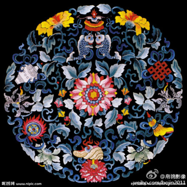 清朝团花上次发了云肩的图片感受了传统纹样的美这次发点皇宫内使用的
