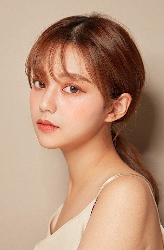 国潮妆容彩妆眼妆唇妆护肤美妆美女微笑笑容模特医美女装酷流行时尚