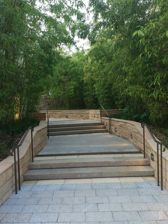 迪士尼台阶毛石挡土墙