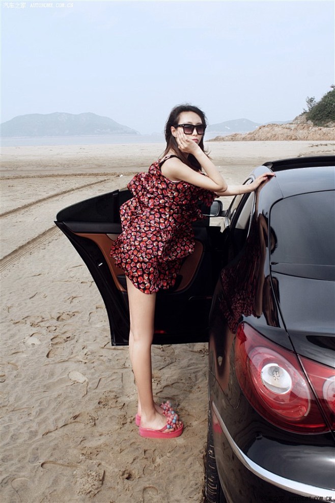 图媳妇当车模之骚c再次来袭蕾丝沙滩若隐若现的美一汽大众cc论坛汽车