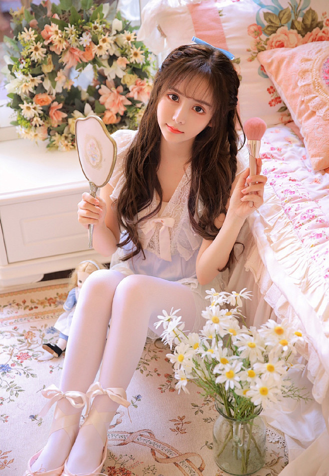 美女性感白丝美腿9p美女贴图华声论坛