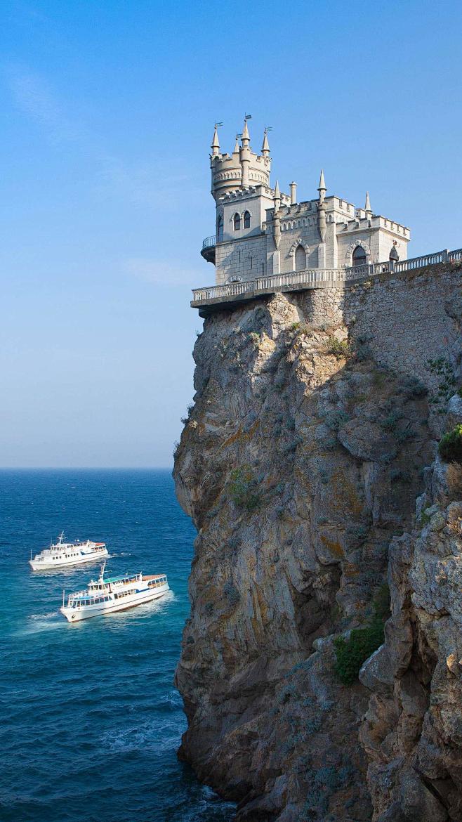 燕窝城堡全球最结实的城堡在40米悬崖边矗立上百年即使崖身被震裂但