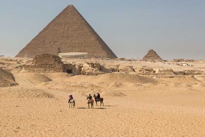 pyramid of giza by d.