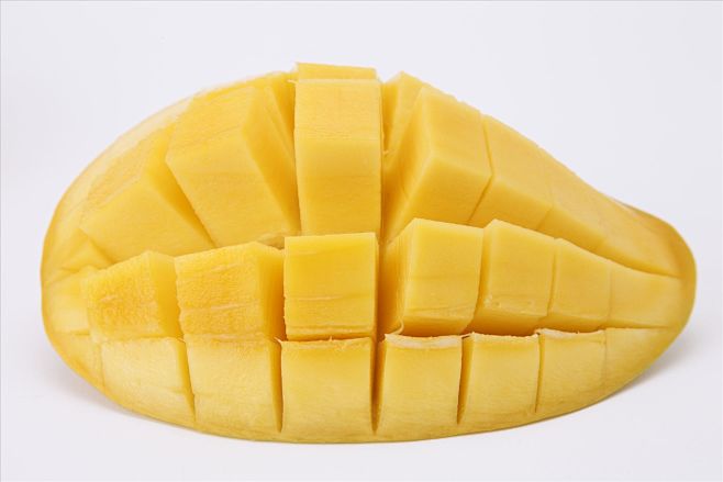 芒果切开的芒果素材白底