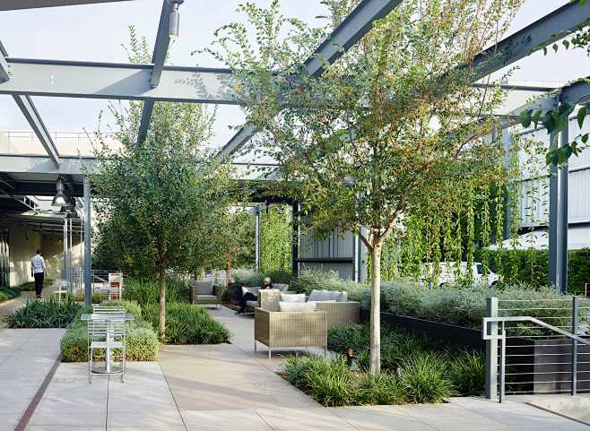伯班克公司办公区带状庭院景观burbankstudiosfairwaybuildingbyojb