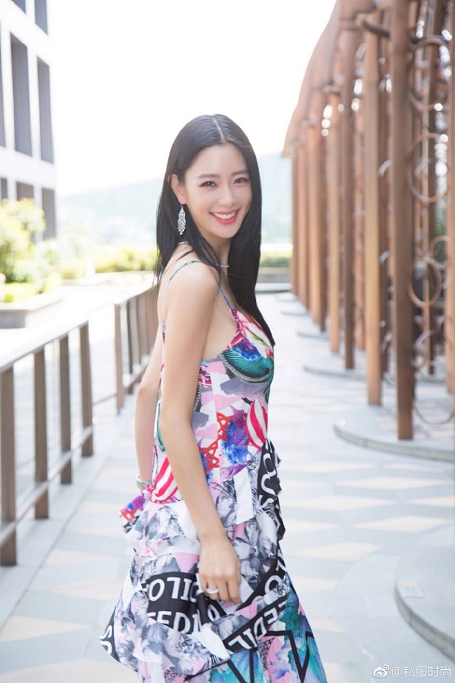 克拉拉吊带连衣裙花仙子降临一颦一笑魅力撩人