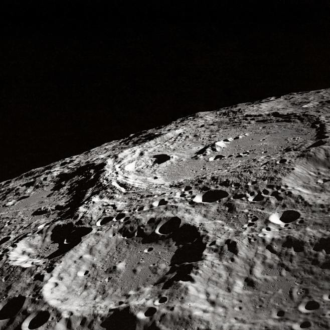 月球表面的照片