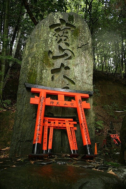 日本建筑丨鸟居一种类似于中国牌坊的日式建筑常设于通向神社的大道上