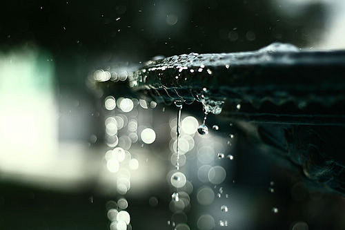 西瓜超人雨下雨淋雨雨景