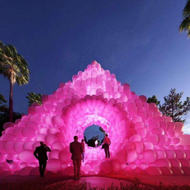 美陈装置五彩缤纷的气球装置国外艺术家的大胆创意