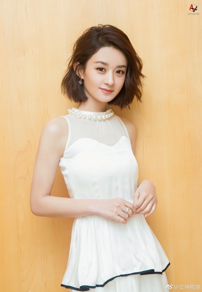 赵丽颖清新写真短发的颖宝好美眼中尽是温柔