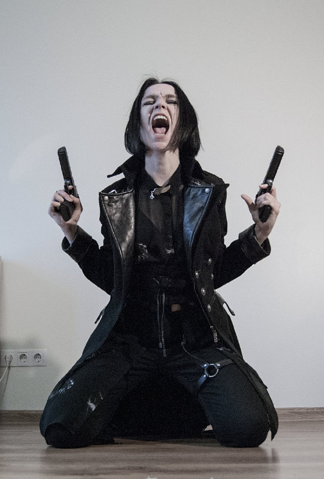 绘画参考蹲姿跪姿拿枪动态参考br作者silenceinsilver