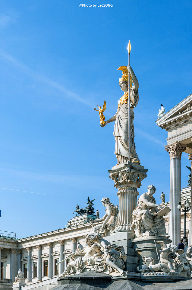 国会大厦前的智慧女神帕拉斯雅典娜pallasathene雕像