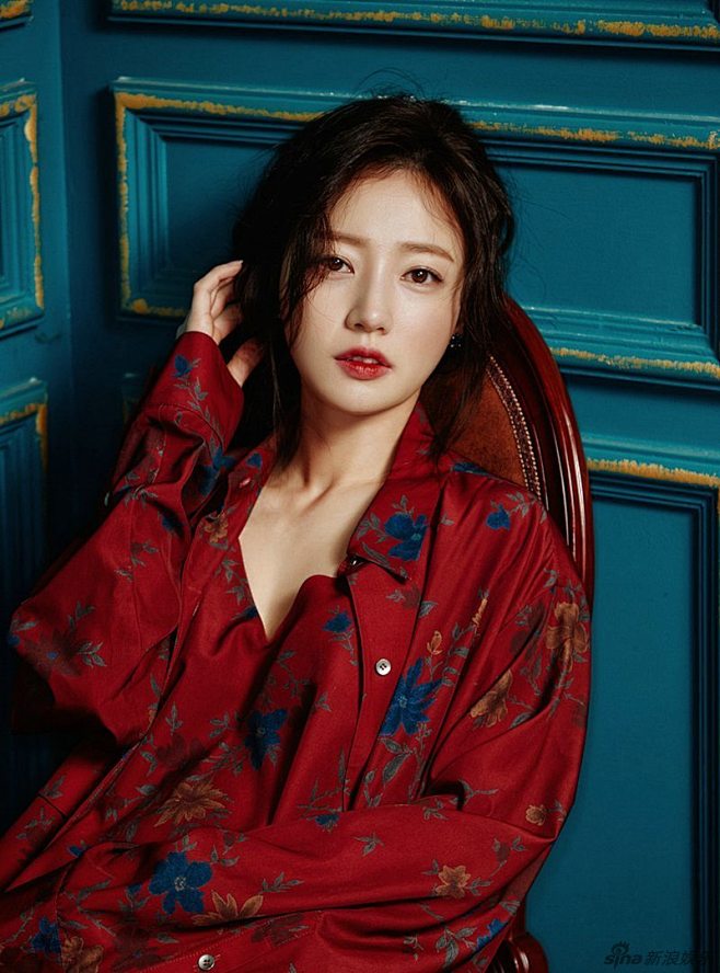 黄轩疑秘恋韩国艺人宋昰昀初恋脸清纯甜美图两人一起吃饭十指紧扣更