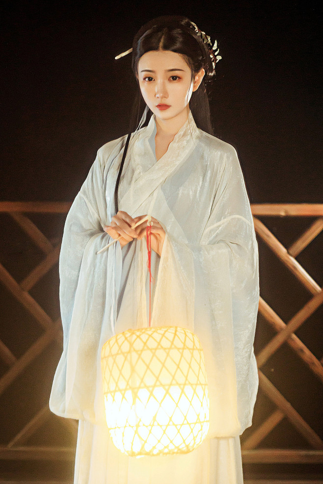 碧绿的翠烟衫散花水雾绿草百褶裙身披翠水薄烟纱肩若