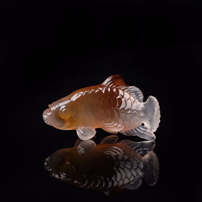 金龙鱼梁容区作品玉雕界