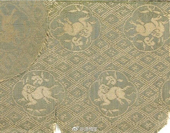 明代的兔子纹样图一是定陵出土的但氧化的很严重原织物应该是大红色的