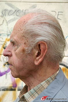 com次世代人物必备素材之欧美年老男性manner人体三视图極彩色的尾巴