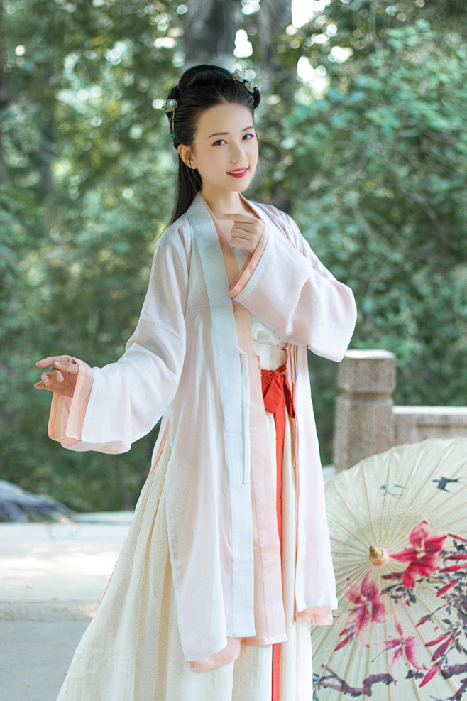 18:48:30【瑶兮】宋 真丝褙子 四件套 汉族传统服饰古装美女天香艺苑