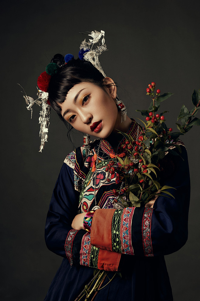 半粒柠檬从南歌°转采于2020-07-31 10:50:09[c]苗族人物半粒柠檬该