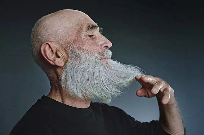 这群老人用美色震撼世界秒杀维密大长腿在时尚圈占据