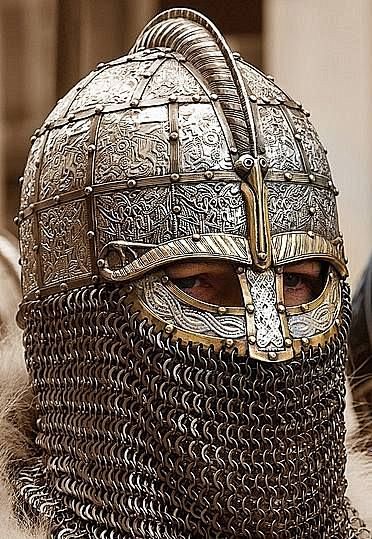 华丽的不行的撒拉逊头盔其实在罗斯地区和中亚以及芬兰地区这种风格都