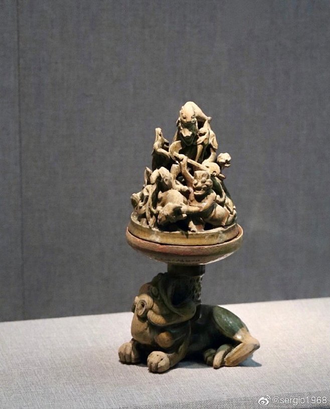 回过头来看洛阳这件汉代陶熏炉真是好看设计感十足应该受到草原文化的