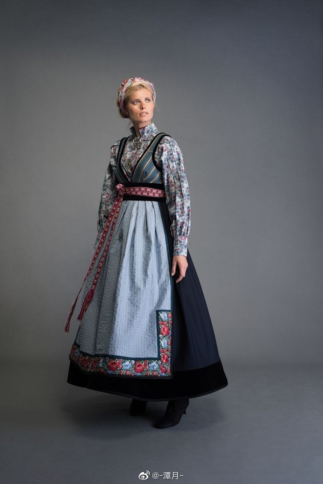 服装欧洲民族风格服装点图贴时来自潭月微博