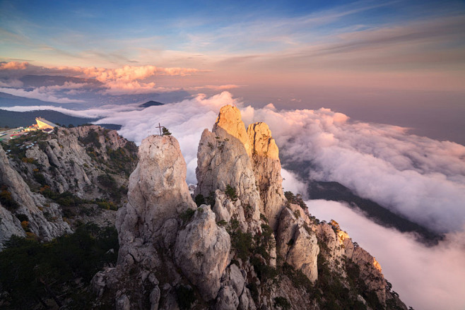 美麗山峰雲海風景圖片