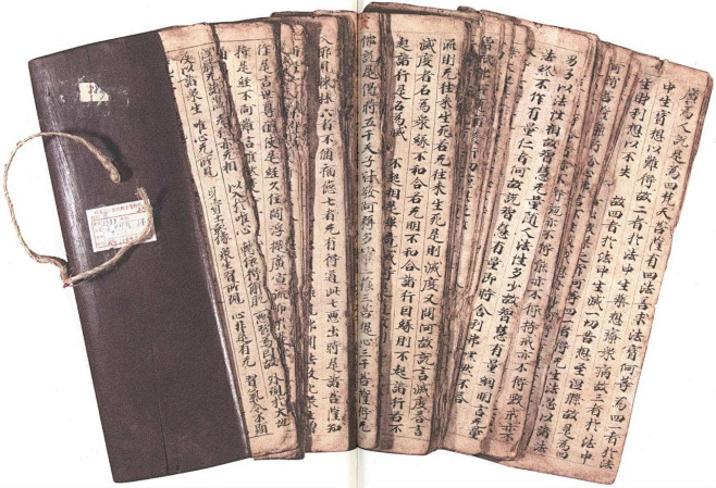 国图藏吐蕃统治敦煌时期手写本思益梵天所问经梵夹装古籍装帧式样