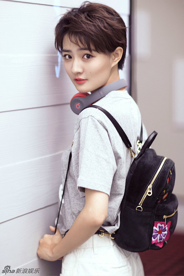 组图徐璐街拍化身运动甜心短发俏丽元气爆棚徐璐街拍化身运动甜心短发