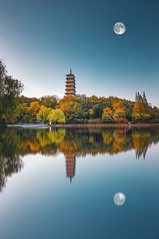 傍晚时分的大明寺塔江苏扬州图片素材